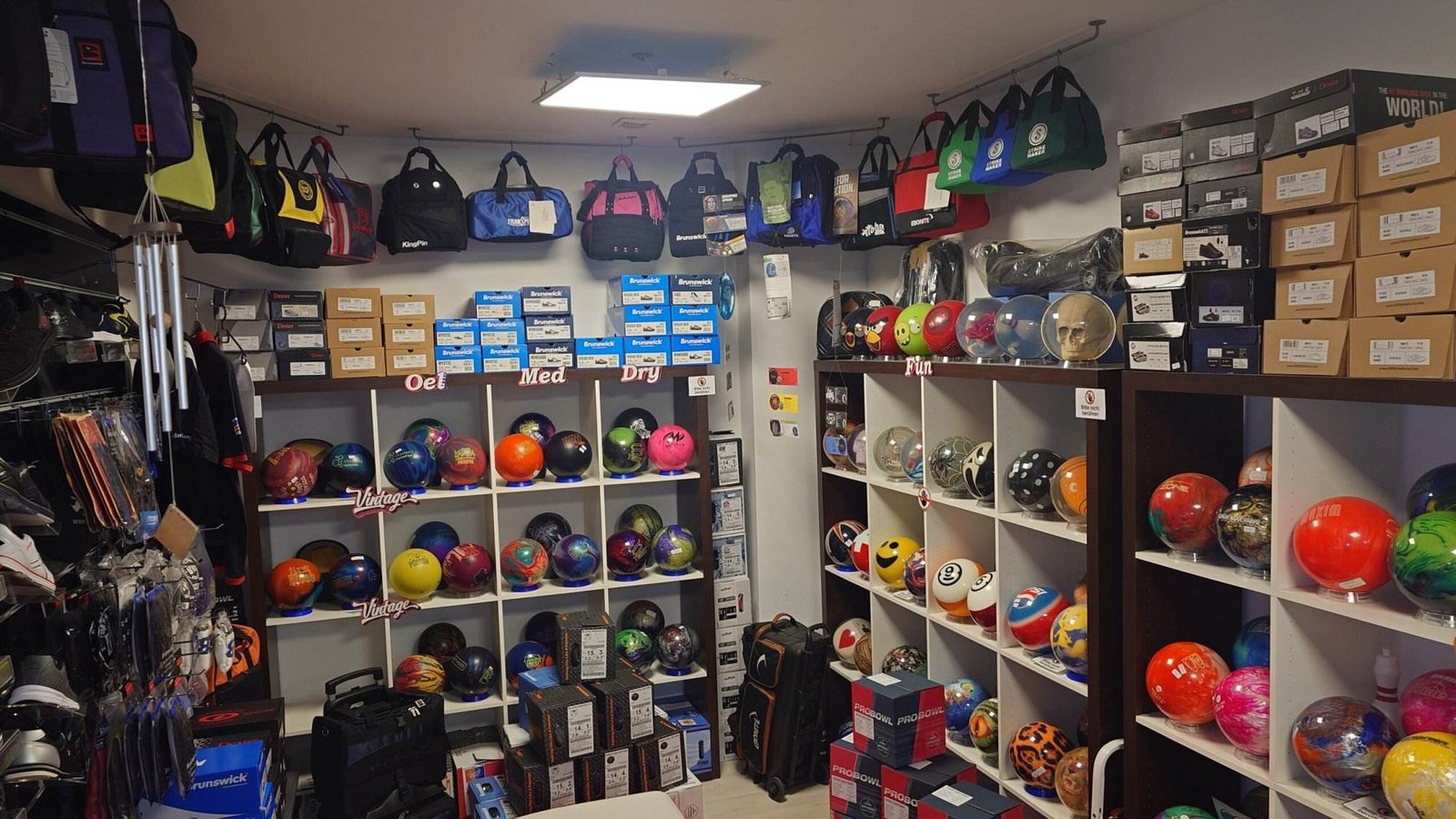 Bowling Shop Berlin Lichtenberg 4 Laden Innenraum Sep.2024